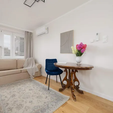 Cozy With View Of The Palace Of Culture And Science By Renters Apartmán