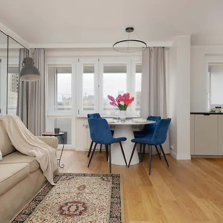 Cozy With View Of The Palace Of Culture And Science By Renters Apartmán
